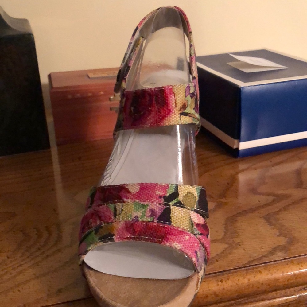 Aerosols women’s flowered heeled sandals - Picture 3 of 3